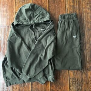 Alo Yoga Accolade Set, Dark Olive